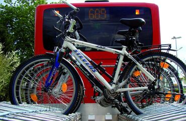 Bus mit Fahrradanhänger